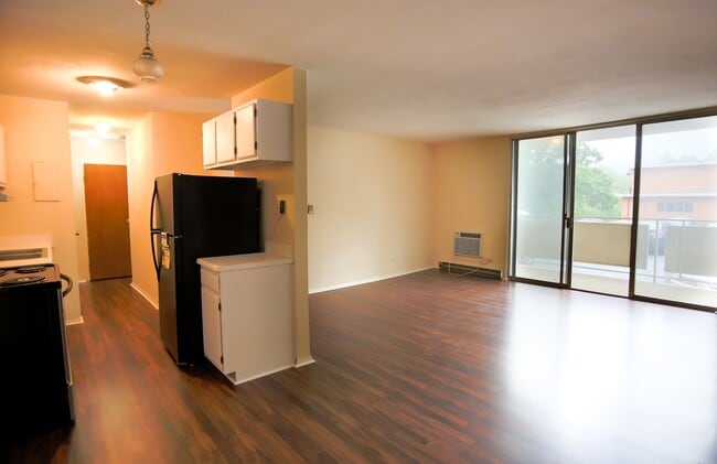 Building Photo - 1800 Jefferson Park Ave