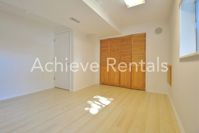 Building Photo - 1294 Eastridge Cir