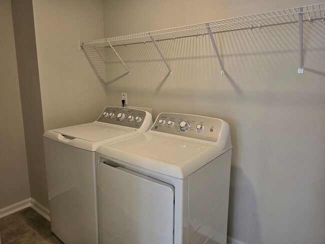 Building Photo - New 3 Bedroom 2.5 Bathroom Single Family H...