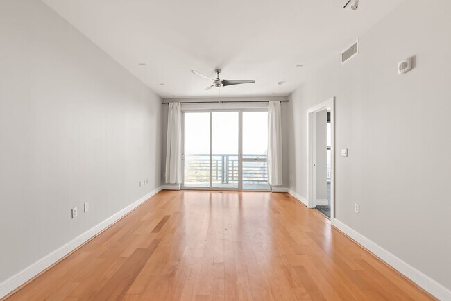 Building Photo - 25th Floor Condo in the heart of Uptown!!
