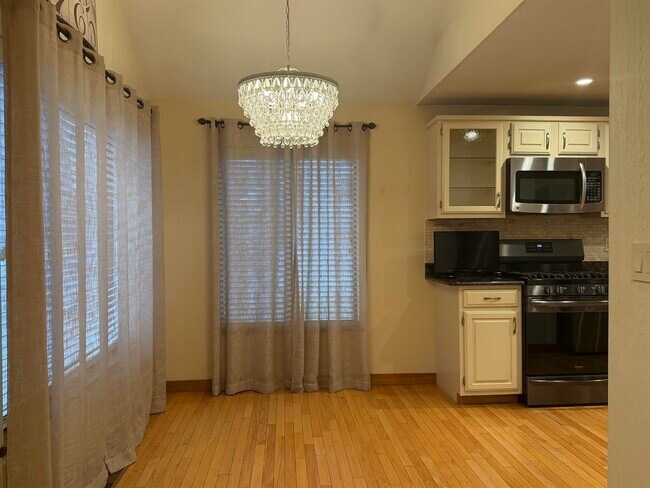 Building Photo - 17 Bayberry Dr