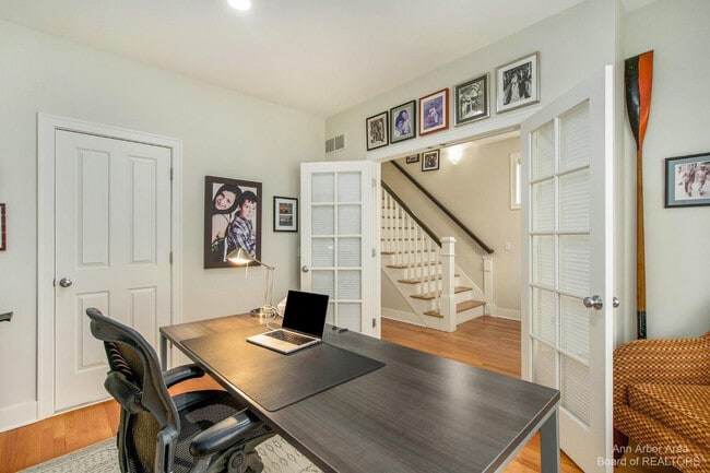 Building Photo - 203 W Summit St