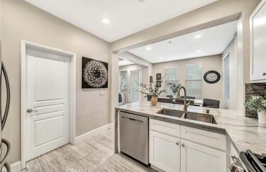 Building Photo - 16 Shelburne St