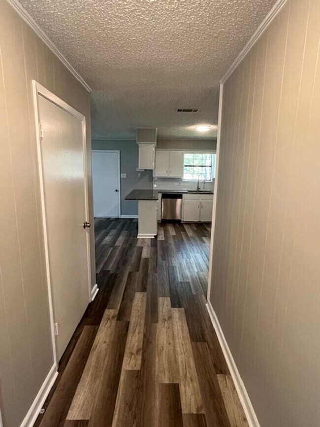 Building Photo - 16 Eastwood Dr