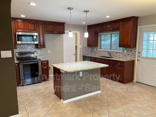 Building Photo - 8335 Bent Meadow Dr