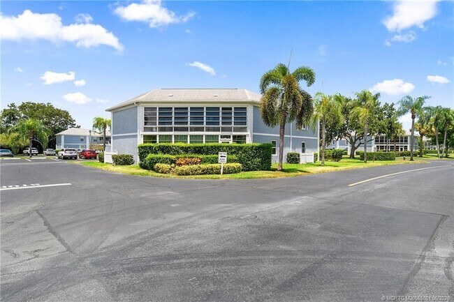 Building Photo - 3218 SE Aster Ln