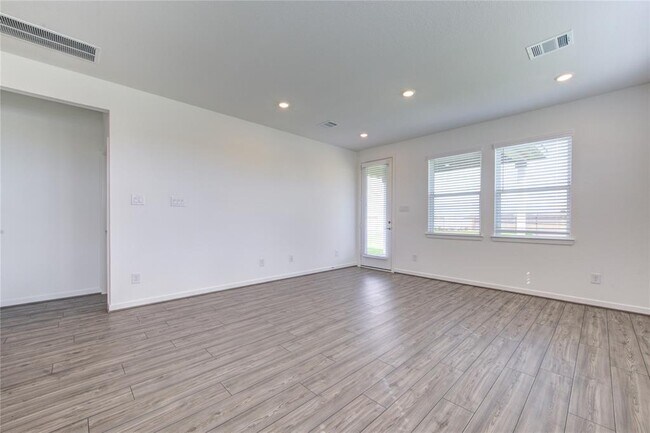 Building Photo - 7715 Primrose Myrtle Ln