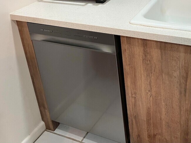 Building Photo - 283 Durham E