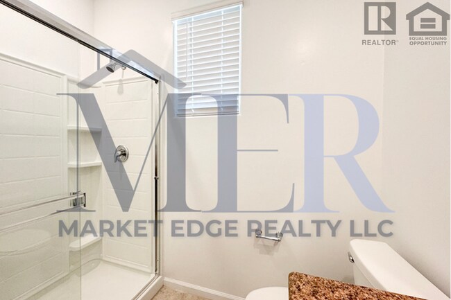 Building Photo - 4Bed/4Bath House w/2 Car Gar in Tucson! $1...