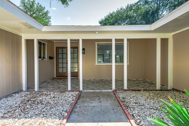 Building Photo - 1616 Redway Ln