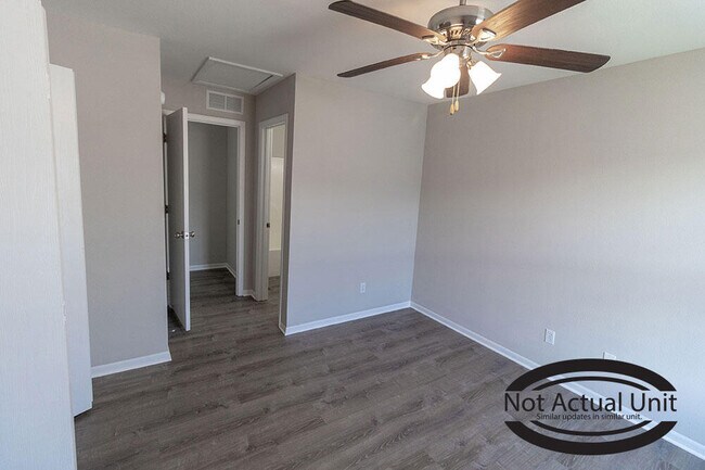 Building Photo - 5000 Derby Ridge Dr