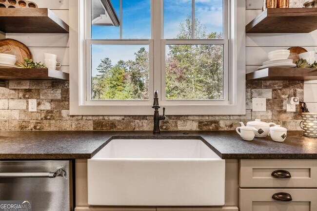 Building Photo - 6 Whisper Pl