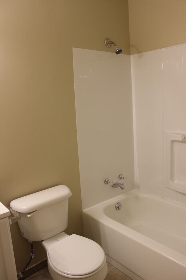 Building Photo - Duplex in Park Hill School District
