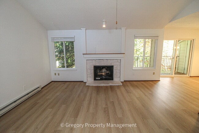 Building Photo - 12621 NE 130th Way