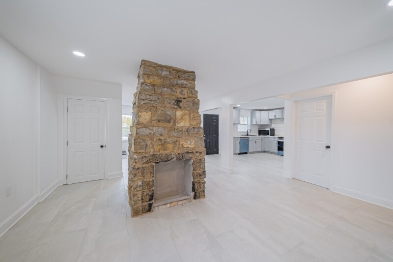 Building Photo - 830 Market St