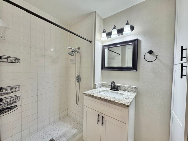 Building Photo - Lake Buckeye Condo