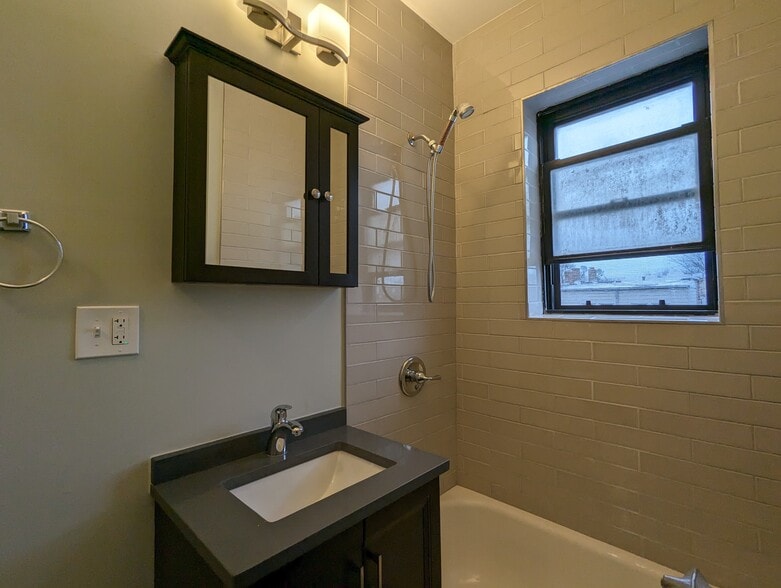 Building Photo - 4857 N Damen Ave