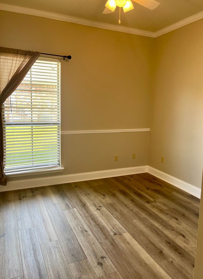 Building Photo - GEISMAR, right across 74 from Dutchtown Schools!  3br/2ba