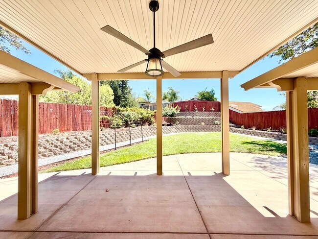 Building Photo - Cul-de-Sac 3 Bedroom 2 Bathroom Home with SOLAR, 3-Car Garage & LARGE Backyard