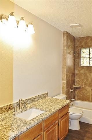 Building Photo - 712 Claire View Dr