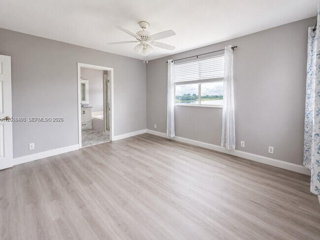 Building Photo - 963 Falling Water Rd