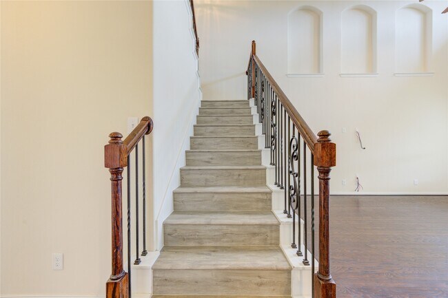 Building Photo - 16 Rose Desert Ct