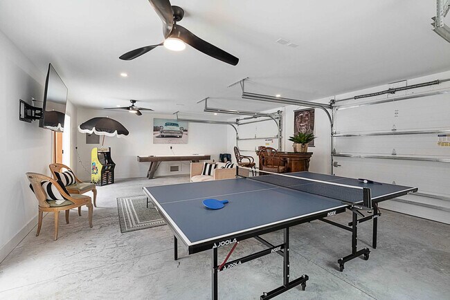 Building Photo - 30 W Castillo Dr