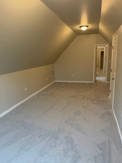 Building Photo - 670 Richmond Ave