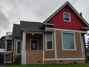 Building Photo - 3BR Apartment Near WWU & Close to Downtown, Pre-Leasing for August 2026