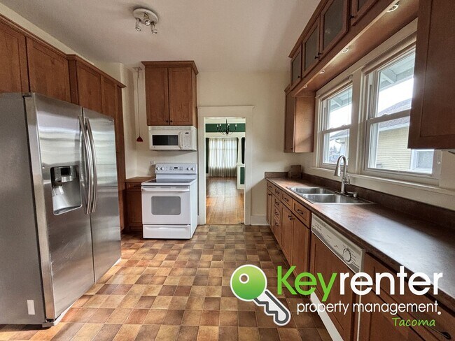 Building Photo - Charming 3-Bedroom Rental Home in Central ...