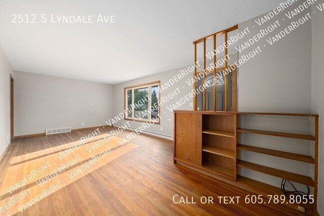 Building Photo - 2512 S Lyndale Ave