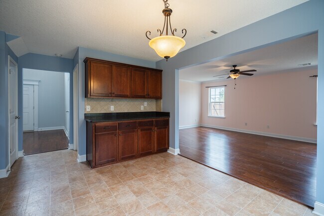 Building Photo - 157 Outpost Trl