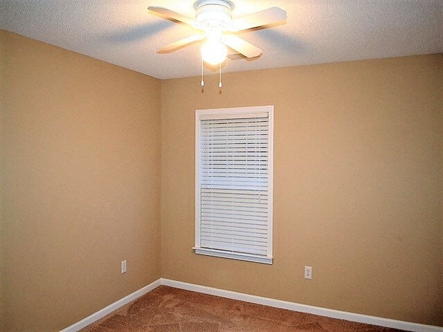 Building Photo - 14 Breckenridge Court