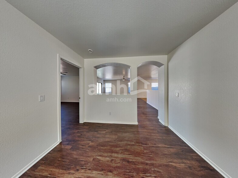 Building Photo - 2992 W Belle Ave