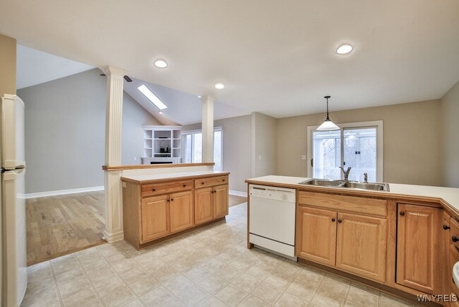 Building Photo - 480 Whitehaven Rd