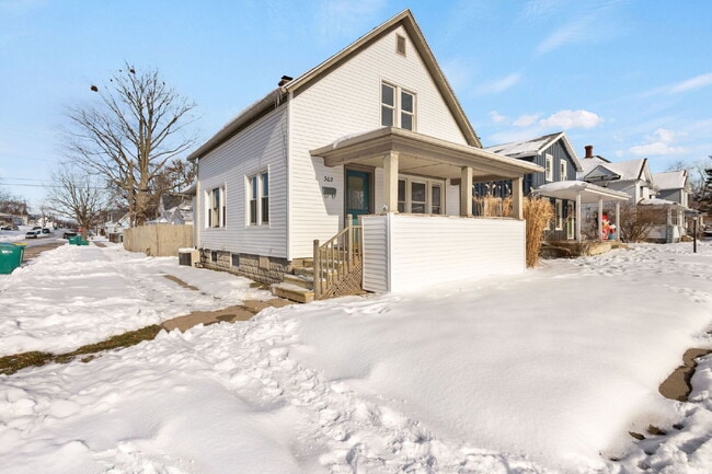 Building Photo - NOW AVAILABLE.  Fully remodeled...