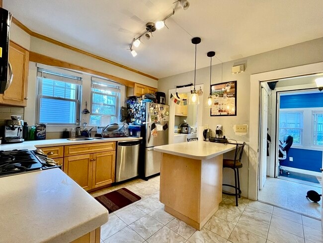 Building Photo - 55 Alma Ave