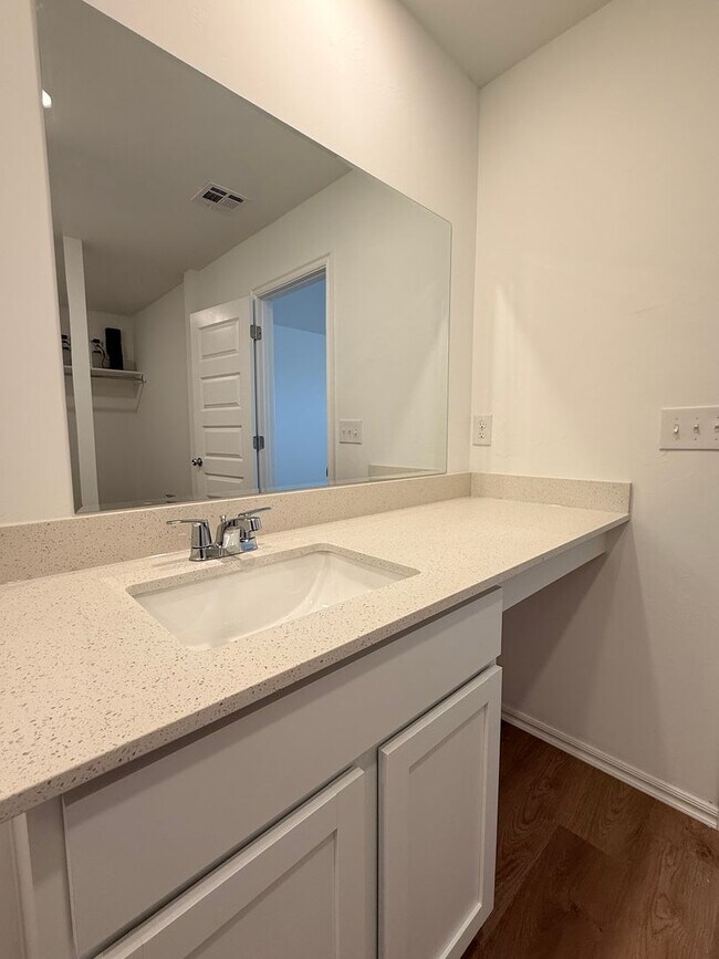 Building Photo - Brand New!! Cute 3 bed, 2 bath in Redstone Ranch