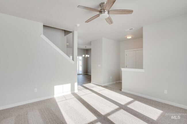 Building Photo - 5820 W Striker Ln