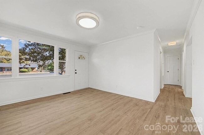 Building Photo - 357 Barnes St