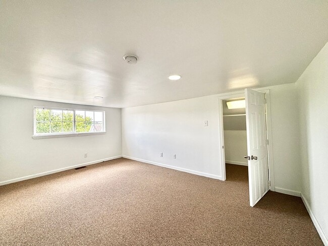 Building Photo - 507 Gaskill Ave