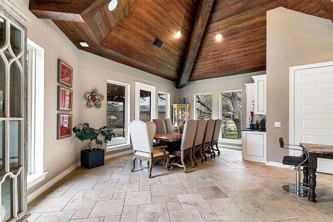 Building Photo - 2911 S Saddlebrook Ln