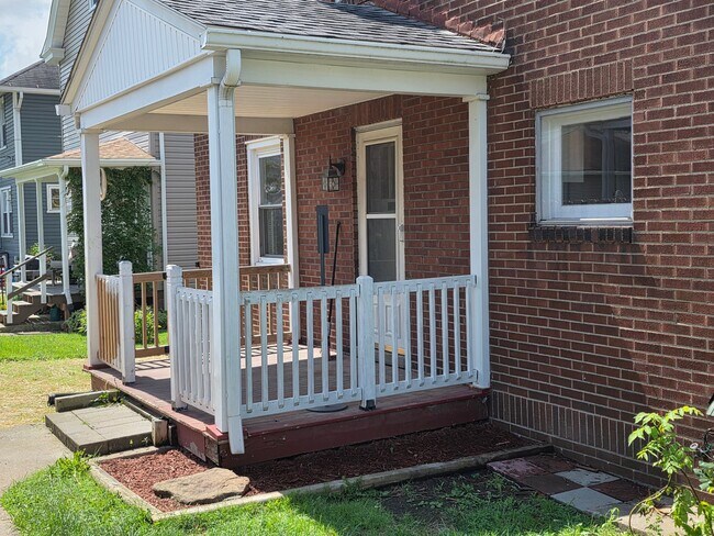 Building Photo - 530 Brandon St