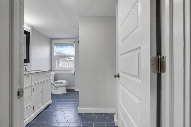 Building Photo - Elegant College Avenue Residence in a Prime Columbus Location