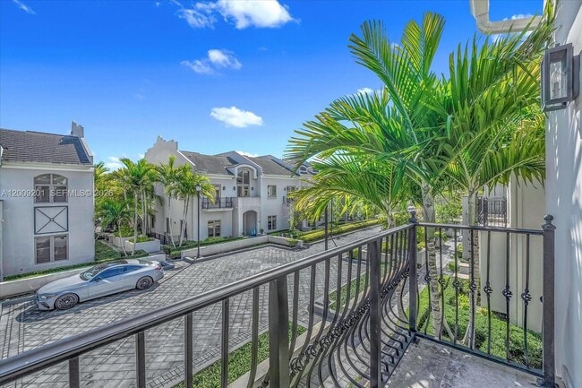 Building Photo - 7440 SW 56th Ct