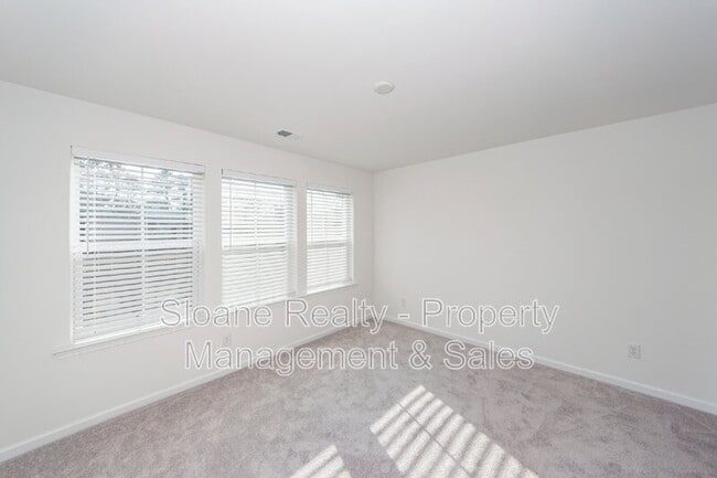 Building Photo - 4633 Forest Hills Dr