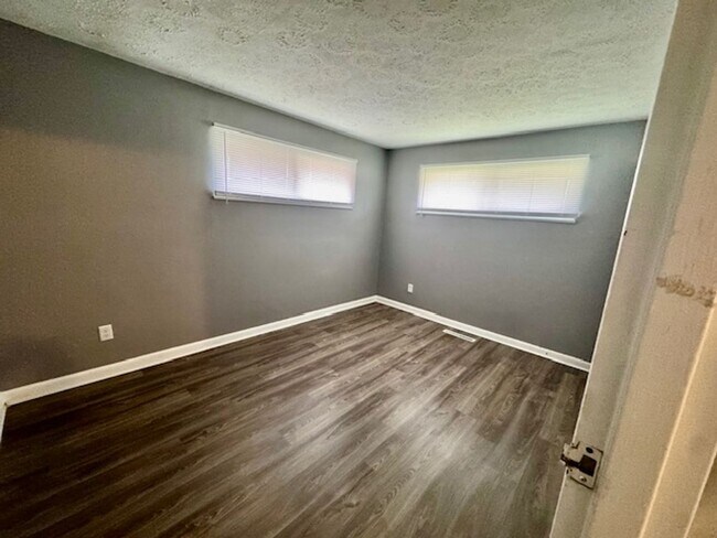 Building Photo - 3 Bedroom, 2 Bath Ranch Home with Garage and Fenced Yard in Huber Heights