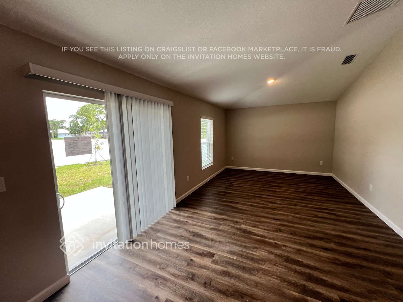 Building Photo - 1702 SW Airoso Blvd