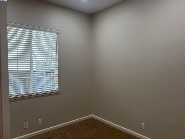 Building Photo - 2133 Watercress Pl