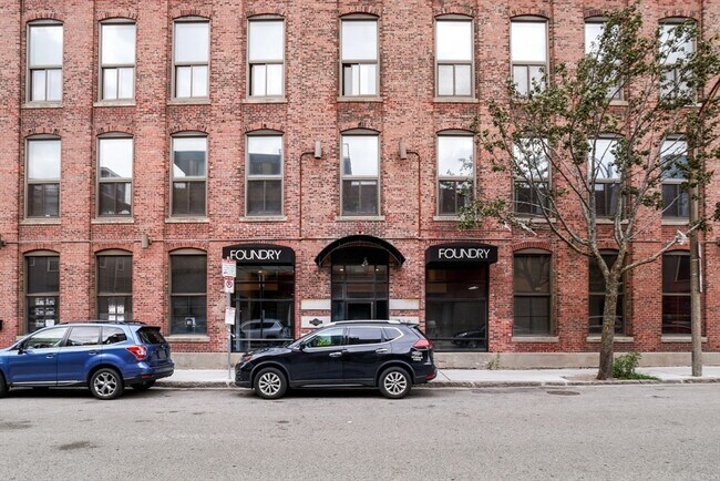 Building Photo - 320 W 2nd St